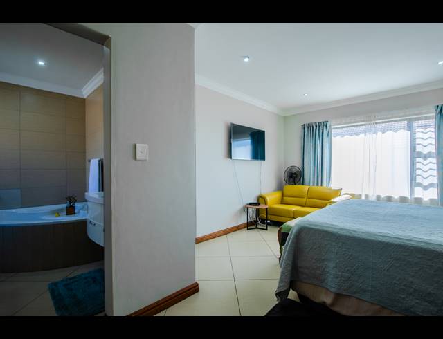 3 BEDROOM TOWNHOUSE FOR SALE IN RUA VISTA